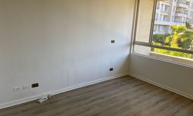 Vive Aquí! Oportunidad* DEPARTAMENTO AMPLIO 45 m2- 1D 1B, MACUL, PISO 2, TERRAZA CERRADA, INCLUYE ESTACIONAMIENTO.
