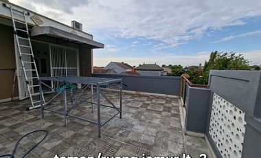 TERMURAH! Disewakan Rumah 3 Lantai Siap Huni di Graha Bintaro — Full Furnished & Kamar Banyak  (SP 1005)