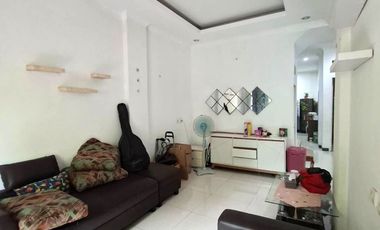 TERMURAH! Disewakan Rumah 3 Lantai Siap Huni di Graha Bintaro — Full Furnished & Kamar Banyak  (SP 1005)