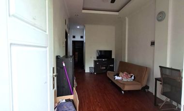 TERMURAH! Disewakan Rumah 3 Lantai Siap Huni di Graha Bintaro — Full Furnished & Kamar Banyak  (SP 1005)