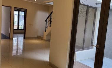 Dijual Cepat Rumah 2 Lantai Siap Huni di Rawamanguktan, Jakarta Timur