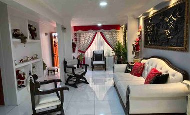 Vendo Hermosa Casa Esquina, a pasos Colegio H. Británico, 5dormitorios 3baños 1Estacionamiento