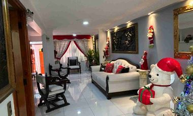 Vendo Hermosa Casa Esquina, a pasos Colegio H. Británico, 5dormitorios 3baños 1Estacionamiento