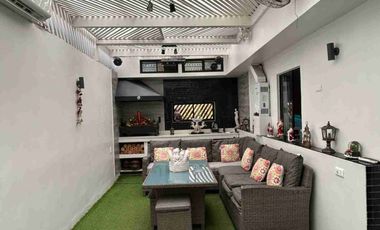 Vendo Hermosa Casa Esquina, a pasos Colegio H. Británico, 5dormitorios 3baños 1Estacionamiento