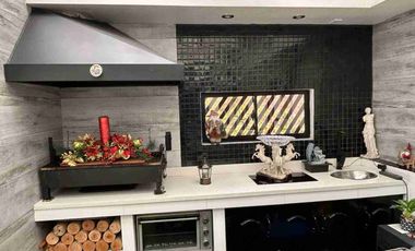 Vendo Hermosa Casa Esquina, a pasos Colegio H. Británico, 5dormitorios 3baños 1Estacionamiento