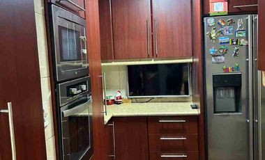 Vendo Hermosa Casa Esquina, a pasos Colegio H. Británico, 5dormitorios 3baños 1Estacionamiento