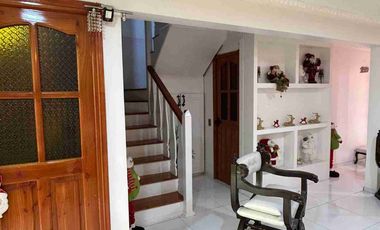 Vendo Hermosa Casa Esquina, a pasos Colegio H. Británico, 5dormitorios 3baños 1Estacionamiento