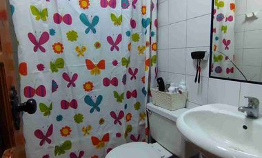 Vendo Hermosa Casa Esquina, a pasos Colegio H. Británico, 5dormitorios 3baños 1Estacionamiento