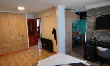 Vendo Hermosa Casa Esquina, a pasos Colegio H. Británico, 5dormitorios 3baños 1Estacionamiento