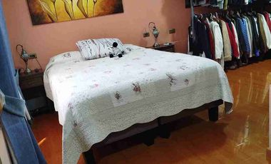 Vendo Hermosa Casa Esquina, a pasos Colegio H. Británico, 5dormitorios 3baños 1Estacionamiento