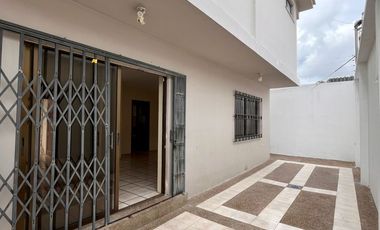 ALQUILO / RENTO CASA DE DOS HABITACIONES VIA LA COSTA KM 10,5, URBANIZACION TORRES DEL SALADO