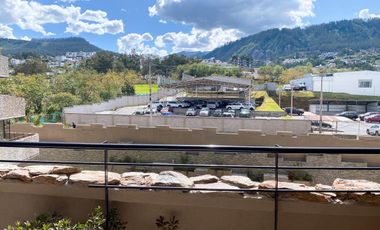 Renta de Departamento Amoblado de 2 Dormitorios, Sector Aquarela Cumbayá, Ecuador