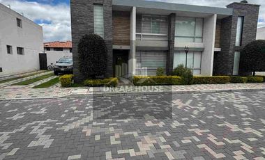 Venta de Casa de 3 Dormitorios, Sector Tumbaco, Ecuador