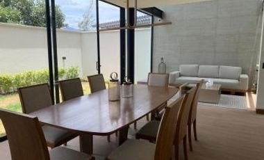 Venta de Casa Dúplex de 3 Dormitorios, Sector Hilacril Tumbaco, Ecuador