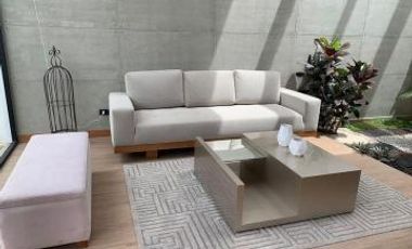 Venta de Casa Dúplex de 3 Dormitorios, Sector Hilacril Tumbaco, Ecuador