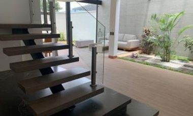 Venta de Casa Dúplex de 3 Dormitorios, Sector Hilacril Tumbaco, Ecuador