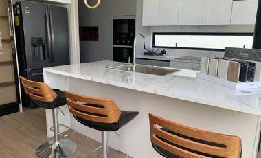 Venta de Casa Dúplex de 3 Dormitorios, Sector Hilacril Tumbaco, Ecuador