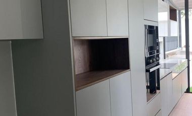 Venta de Casa Dúplex de 3 Dormitorios, Sector Hilacril Tumbaco, Ecuador