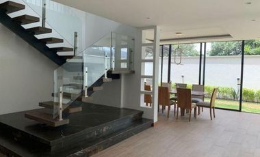 Venta de Casa Dúplex de 3 Dormitorios, Sector Hilacril Tumbaco, Ecuador