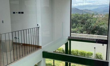 Venta de Casa Dúplex de 3 Dormitorios, Sector Hilacril Tumbaco, Ecuador