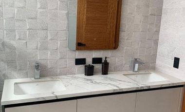 Venta de Casa Dúplex de 3 Dormitorios, Sector Hilacril Tumbaco, Ecuador