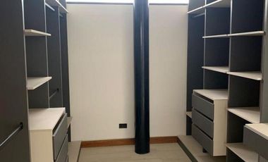 Venta de Casa Dúplex de 3 Dormitorios, Sector Hilacril Tumbaco, Ecuador