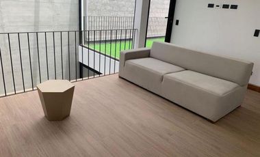 Venta de Casa Dúplex de 3 Dormitorios, Sector Hilacril Tumbaco, Ecuador