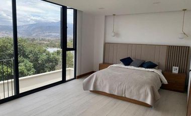 Venta de Casa Dúplex de 3 Dormitorios, Sector Hilacril Tumbaco, Ecuador