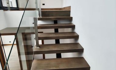 Venta de Casa Dúplex de 3 Dormitorios, Sector Hilacril Tumbaco, Ecuador