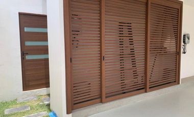 Venta de Casa Dúplex de 3 Dormitorios, Sector Hilacril Tumbaco, Ecuador