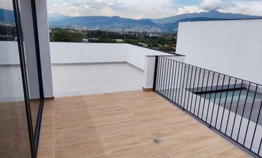 Venta de Casa Dúplex de 3 Dormitorios, Sector Hilacril Tumbaco, Ecuador