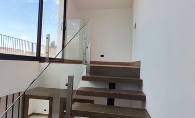 Venta de Casa Dúplex de 3 Dormitorios, Sector Hilacril Tumbaco, Ecuador