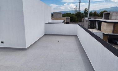 Venta de Casa Dúplex de 3 Dormitorios, Sector Hilacril Tumbaco, Ecuador