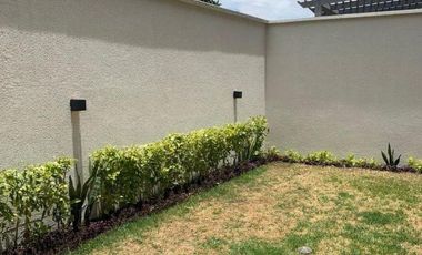 Venta de Casa Dúplex de 3 Dormitorios, Sector Hilacril Tumbaco, Ecuador