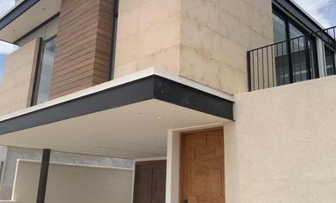 Venta de Casa Dúplex de 3 Dormitorios, Sector Hilacril Tumbaco, Ecuador