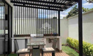 Venta de Casa Dúplex de 3 Dormitorios, Sector Hilacril Tumbaco, Ecuador