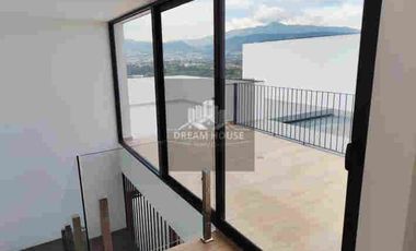 Venta de Casa Dúplex de 3 Dormitorios, Sector Hilacril Tumbaco, Ecuador