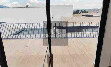 Venta de Casa Dúplex de 3 Dormitorios, Sector Hilacril Tumbaco, Ecuador