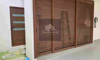 Venta de Casa Dúplex de 3 Dormitorios, Sector Hilacril Tumbaco, Ecuador