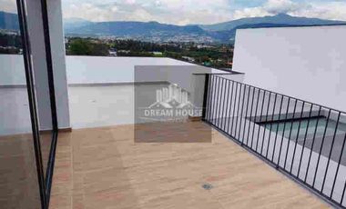 Venta de Casa Dúplex de 3 Dormitorios, Sector Hilacril Tumbaco, Ecuador
