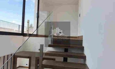 Venta de Casa Dúplex de 3 Dormitorios, Sector Hilacril Tumbaco, Ecuador