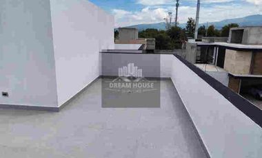Venta de Casa Dúplex de 3 Dormitorios, Sector Hilacril Tumbaco, Ecuador