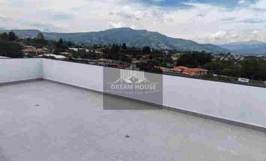 Venta de Casa Dúplex de 3 Dormitorios, Sector Hilacril Tumbaco, Ecuador