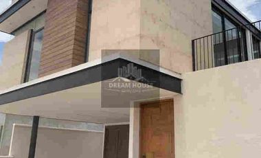 Venta de Casa Dúplex de 3 Dormitorios, Sector Hilacril Tumbaco, Ecuador