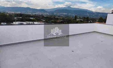 Venta de Casa Dúplex de 3 Dormitorios, Sector Hilacril Tumbaco, Ecuador