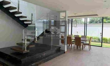 Venta de Casa Dúplex de 3 Dormitorios, Sector Hilacril Tumbaco, Ecuador