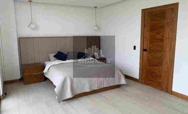 Venta de Casa Dúplex de 3 Dormitorios, Sector Hilacril Tumbaco, Ecuador