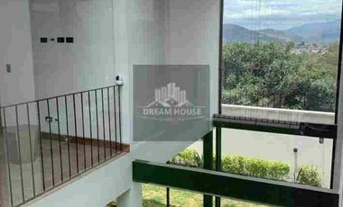 Venta de Casa Dúplex de 3 Dormitorios, Sector Hilacril Tumbaco, Ecuador