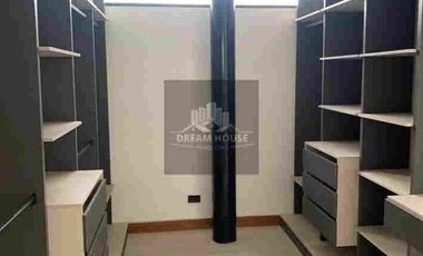 Venta de Casa Dúplex de 3 Dormitorios, Sector Hilacril Tumbaco, Ecuador