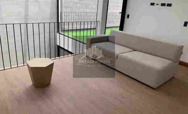 Venta de Casa Dúplex de 3 Dormitorios, Sector Hilacril Tumbaco, Ecuador